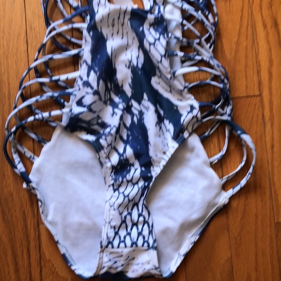 Brand new Super sexy bathing suit - Picture 2 of 7